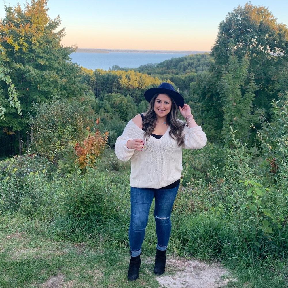 Meet your Posher, Nadia